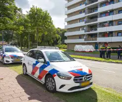 Persoon overlijdt na val van flatgebouw