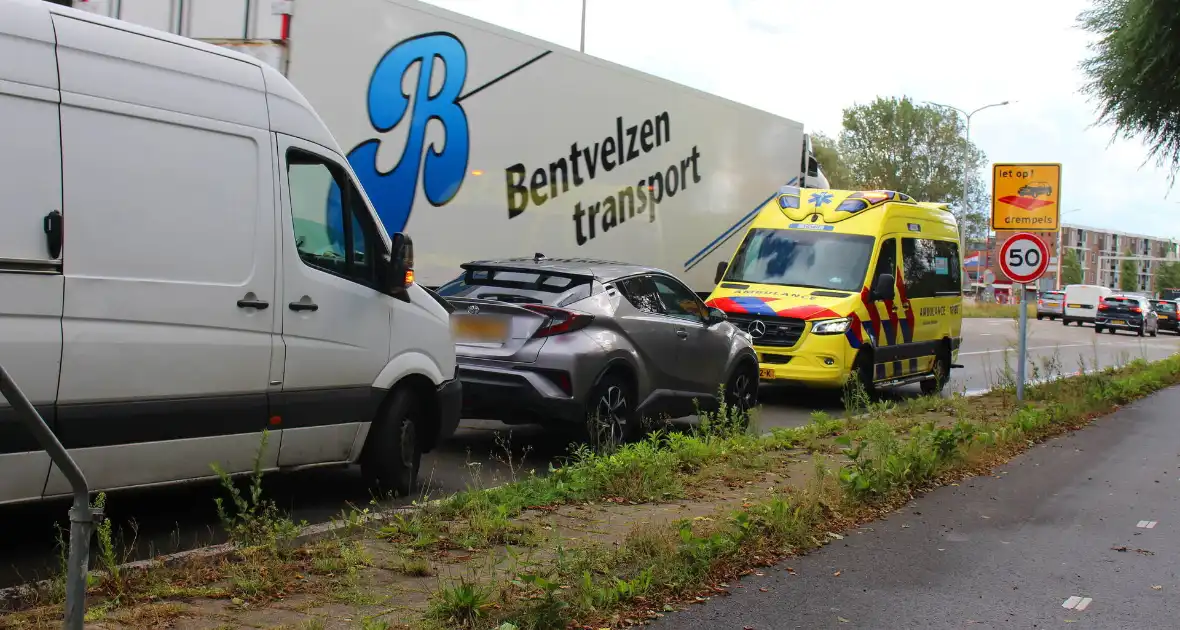 Kop-staartongeval zorgt voor verkeershinder - Foto 1