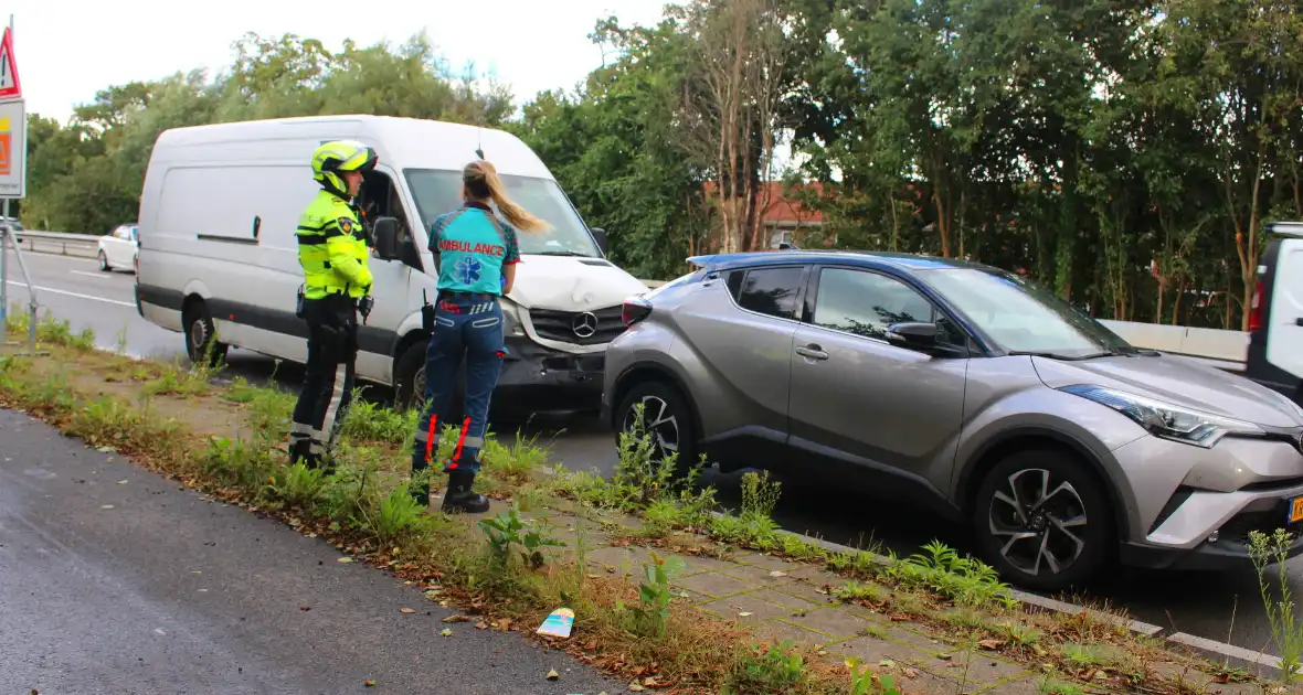 Kop-staartongeval zorgt voor verkeershinder - Foto 2