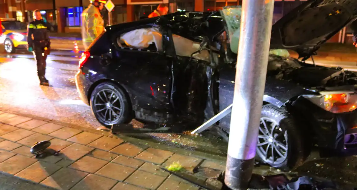 Auto volledig in kreukels na crash - Foto 5