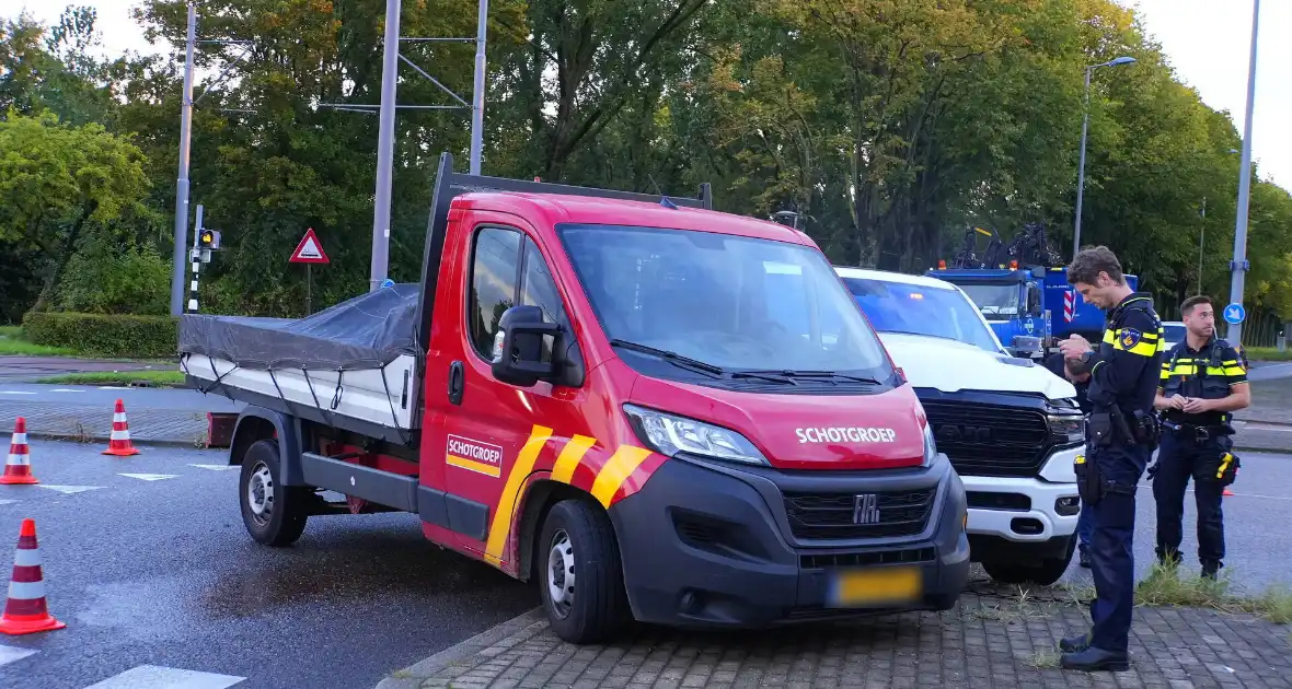 Bestelbus en 4x4 betrokken bij ongeval - Foto 1