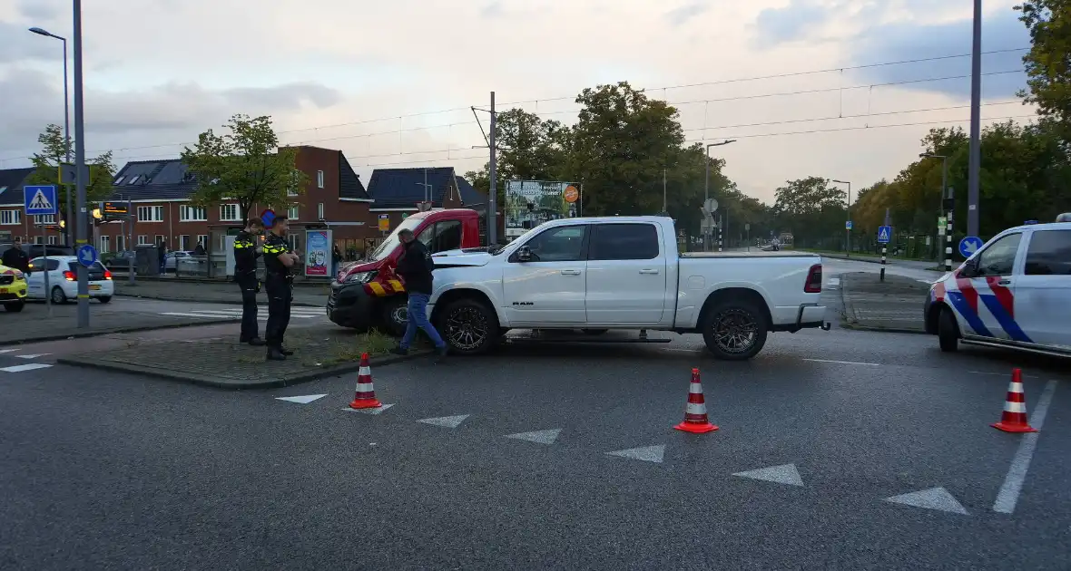 Bestelbus en 4x4 betrokken bij ongeval - Foto 8