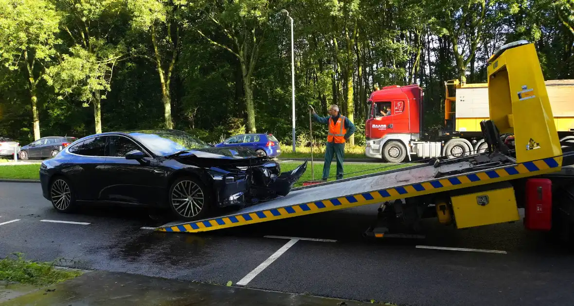 Taxichauffeur gewond bij botsing met graafmachine - Foto 10