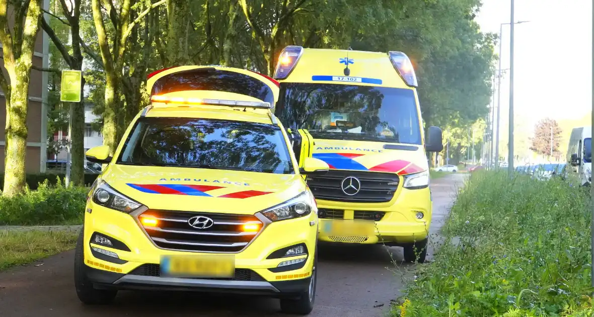 Taxichauffeur gewond bij botsing met graafmachine - Foto 2