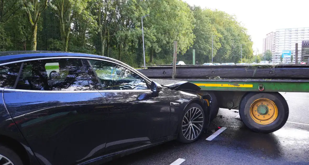 Taxichauffeur gewond bij botsing met graafmachine - Foto 9