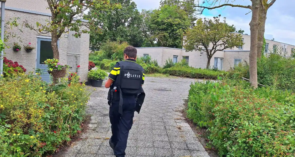 Politie in kogelwerende vesten na melding overval