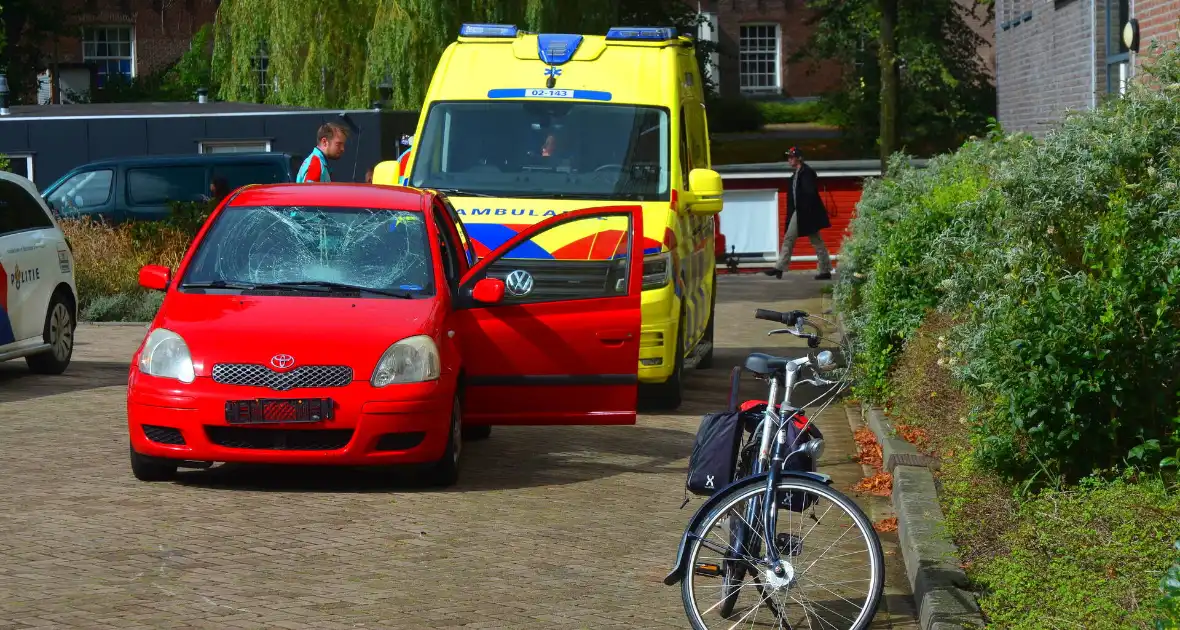 Voorruit gebarsten bij aanrijding met fietser