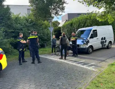 Scholiere en bestelbus met elkaar in botsing