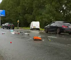 Veel schade bij aanrijding tussen bestelbus en een personenauto