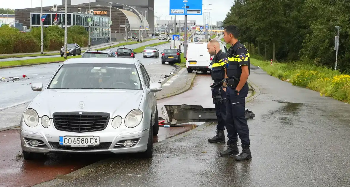 Veel schade bij aanrijding tussen bestelbus en een personenauto - Foto 3