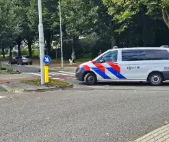 Weer is het raak op een rotonde fietsster aangereden