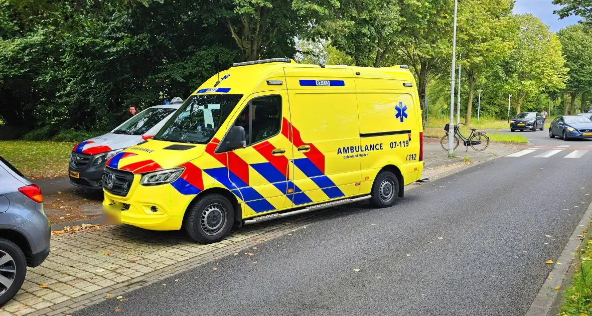 Weer is het raak op een rotonde fietsster aangereden - Foto 3