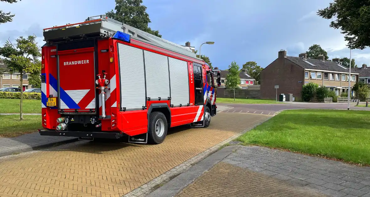 Brandweer verricht metingen in flatgebouw - Foto 4