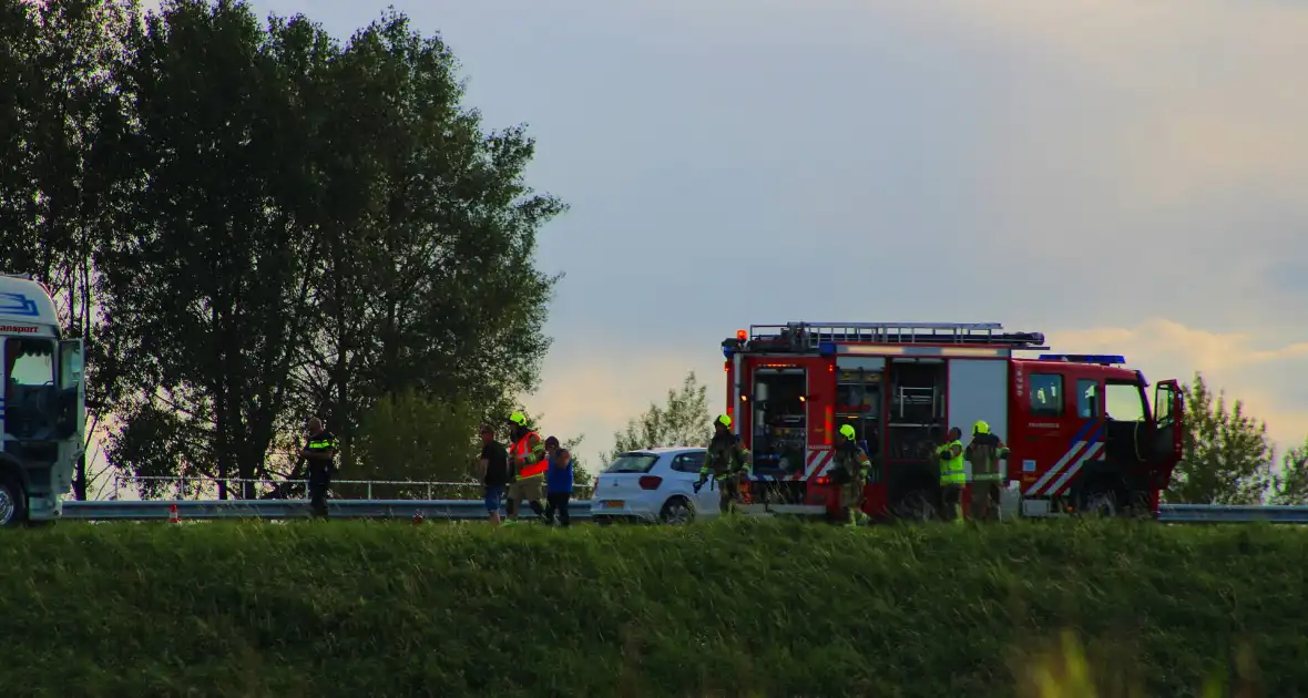 Vrachtwagenchauffeur start blussing bij brand in cabine - Foto 5