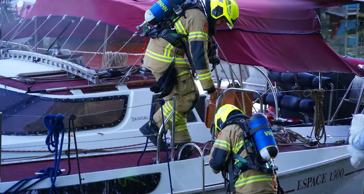 Brandweer ingezet door rookontwikkeling op plezierjacht - Foto 4