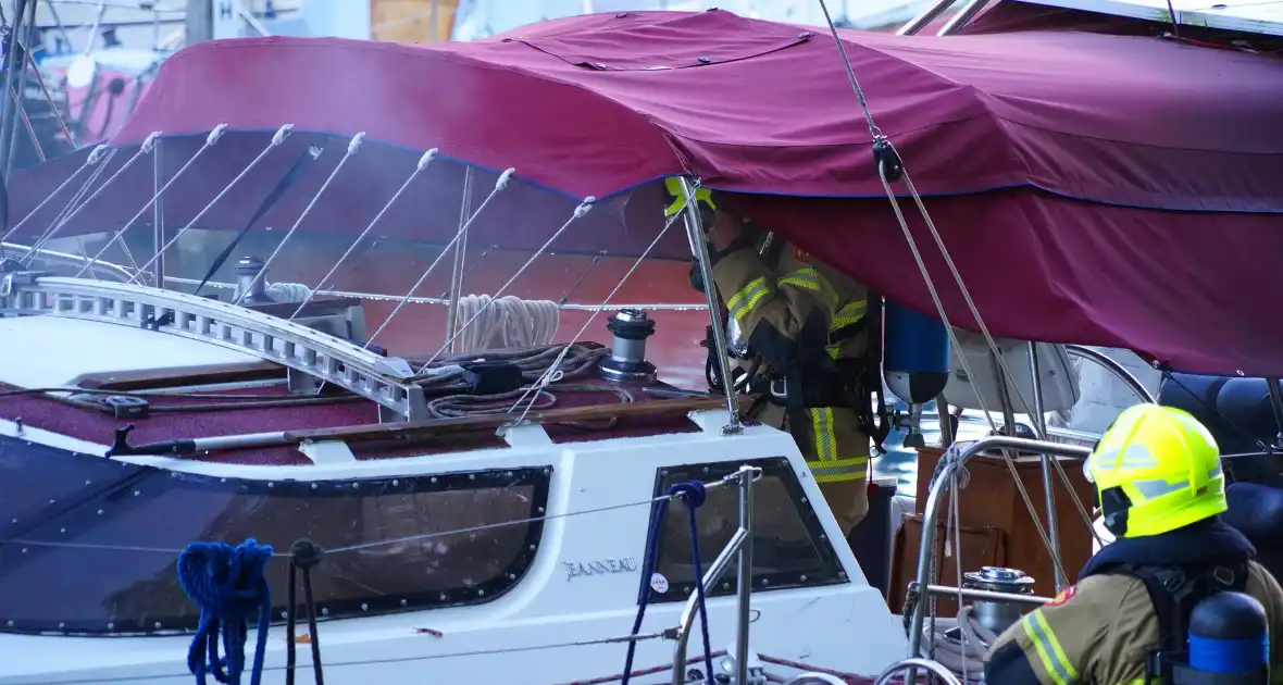 Brandweer ingezet door rookontwikkeling op plezierjacht - Foto 5