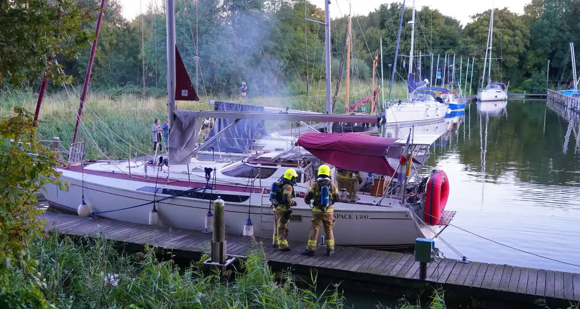 Brandweer ingezet door rookontwikkeling op plezierjacht - Foto 6