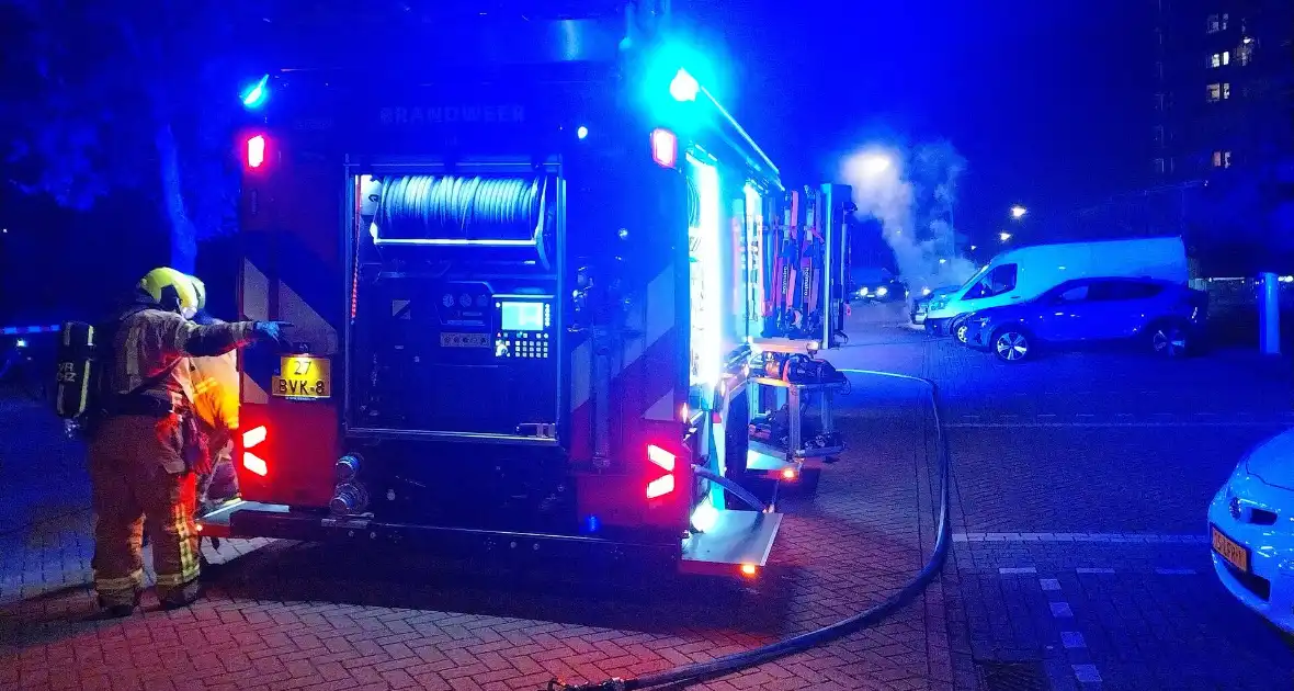 Politiehelikopter ingezet boven uitslaande autobrand - Foto 2