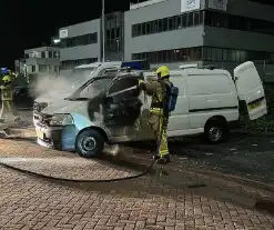 Cabine bestelbus uitgebrand bij hotel