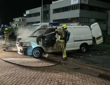 Cabine bestelbus uitgebrand bij hotel