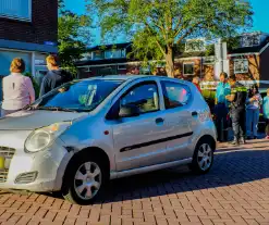 Oudere man met fiets aangereden door personenautoo