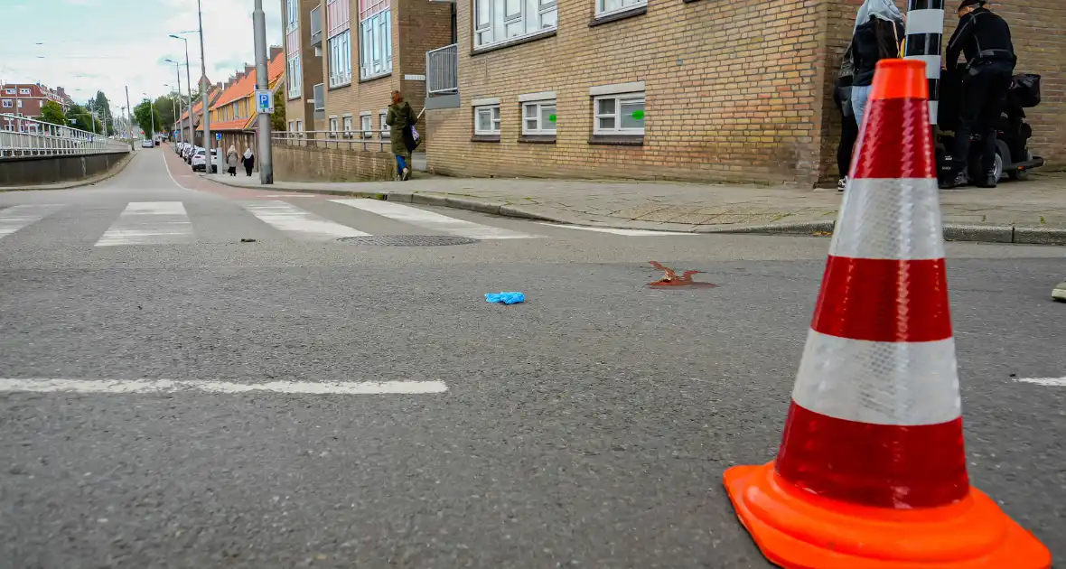 Persoon op fatbike rijdt door na aanrijden scootmobiel - Foto 4