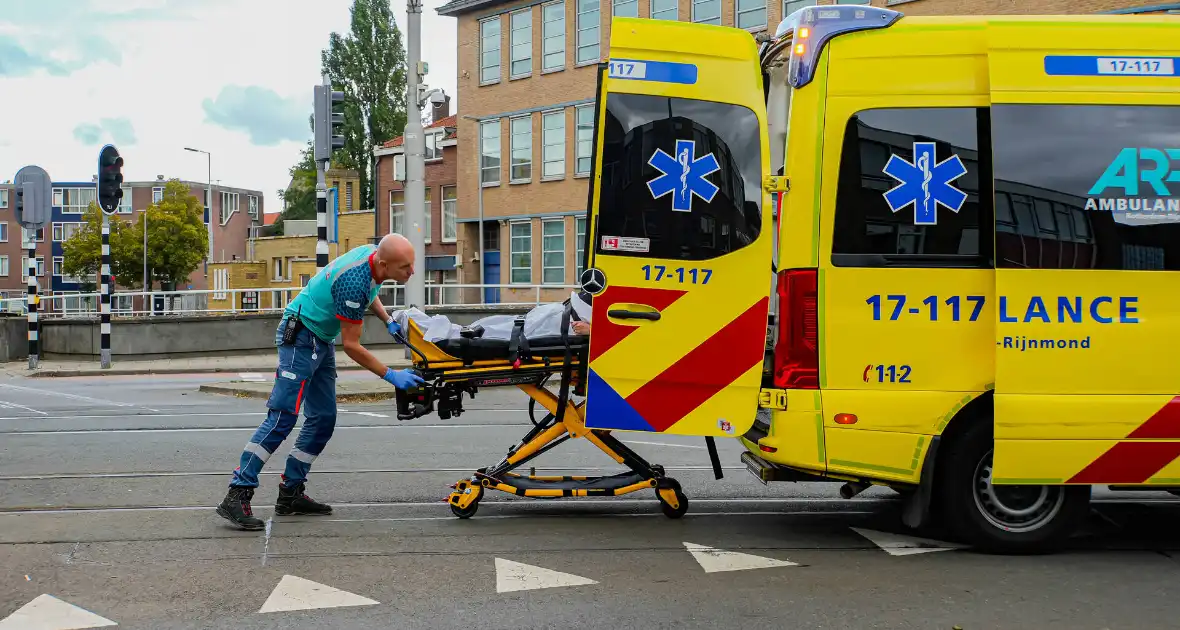 Persoon op fatbike rijdt door na aanrijden scootmobiel - Foto 6