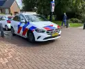 Twee voertuigen botsen op elkaar op kruising