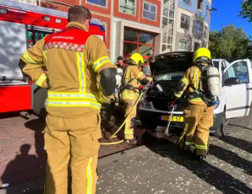 Veel rookontwikkeling bij brand in auto