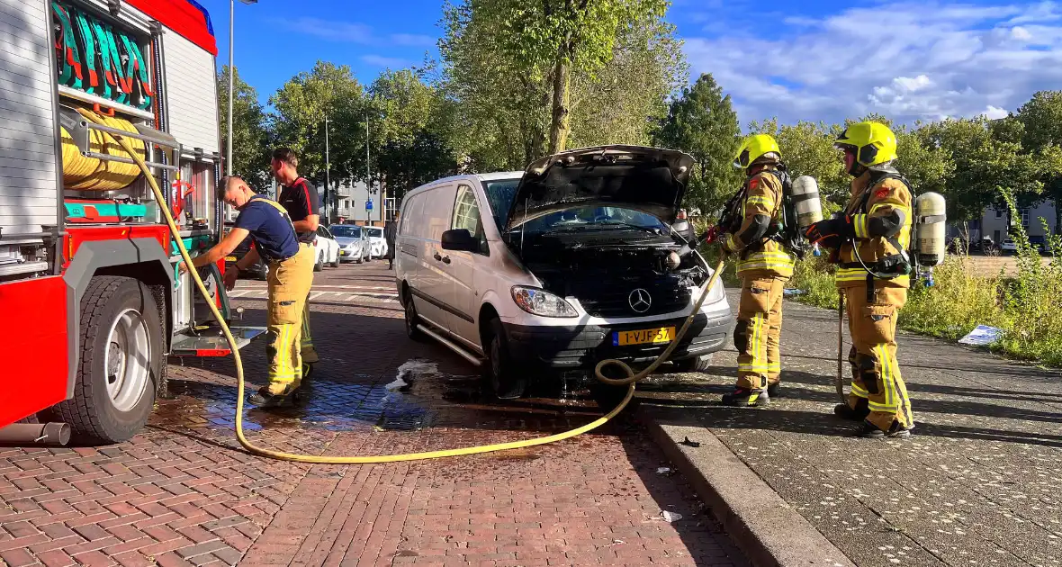 Veel rookontwikkeling bij brand in auto - Foto 2