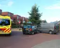 Bestelbus en personenauto botsen op elkaar