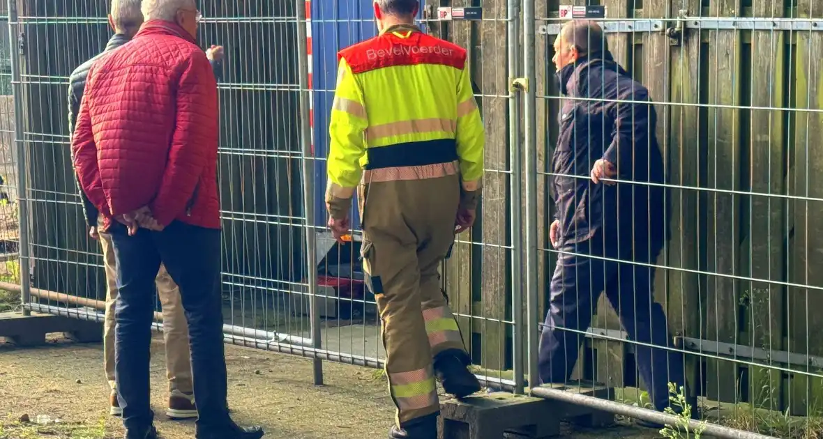 Brandweer bevrijdt fietser die achter gesloten stond - Foto 1