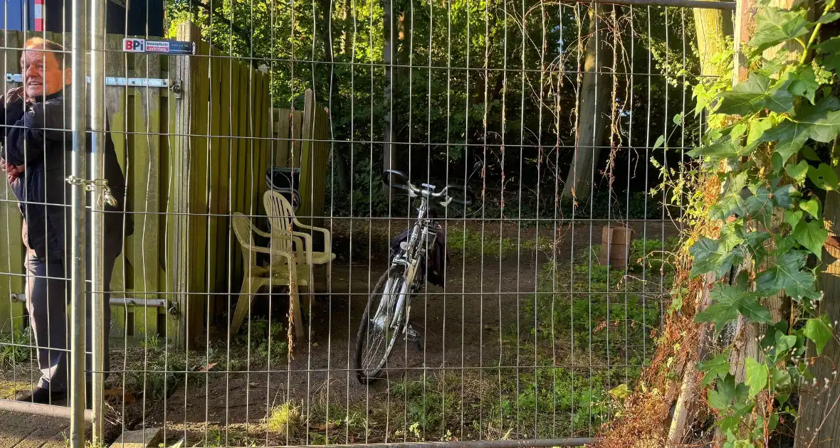 Brandweer bevrijdt fietser die achter gesloten stond - Foto 3