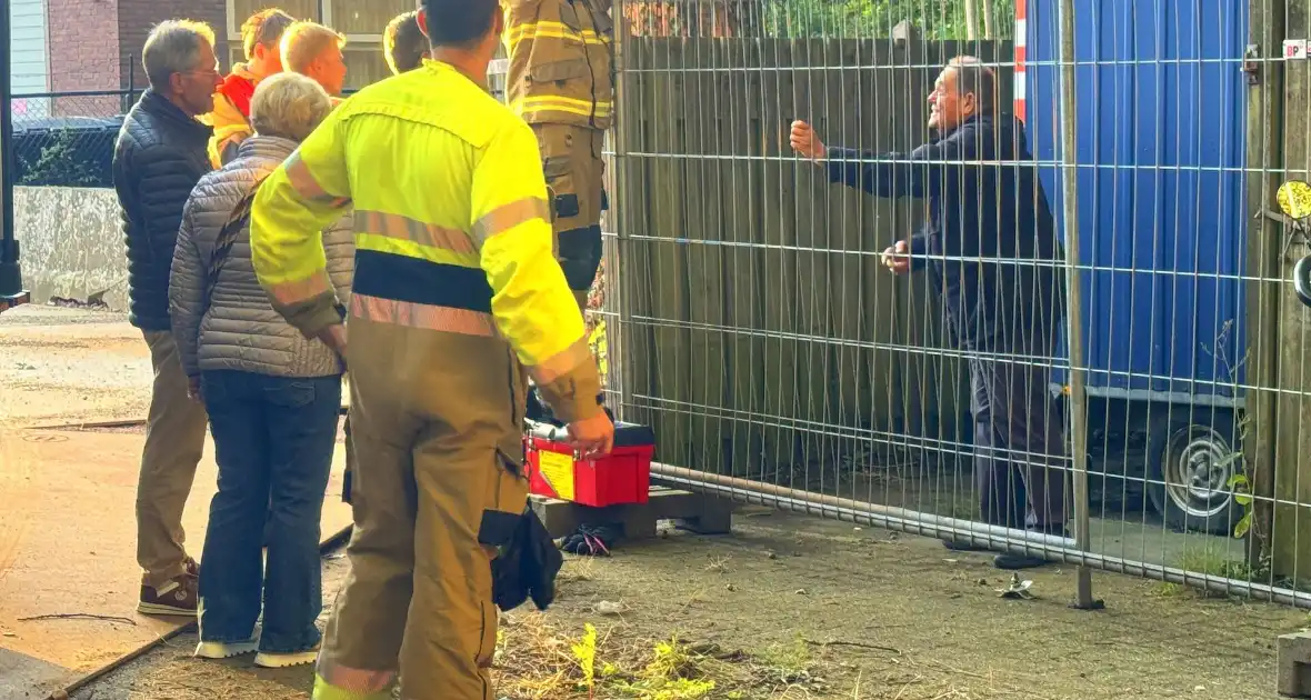 Brandweer bevrijdt fietser die achter gesloten stond - Foto 5