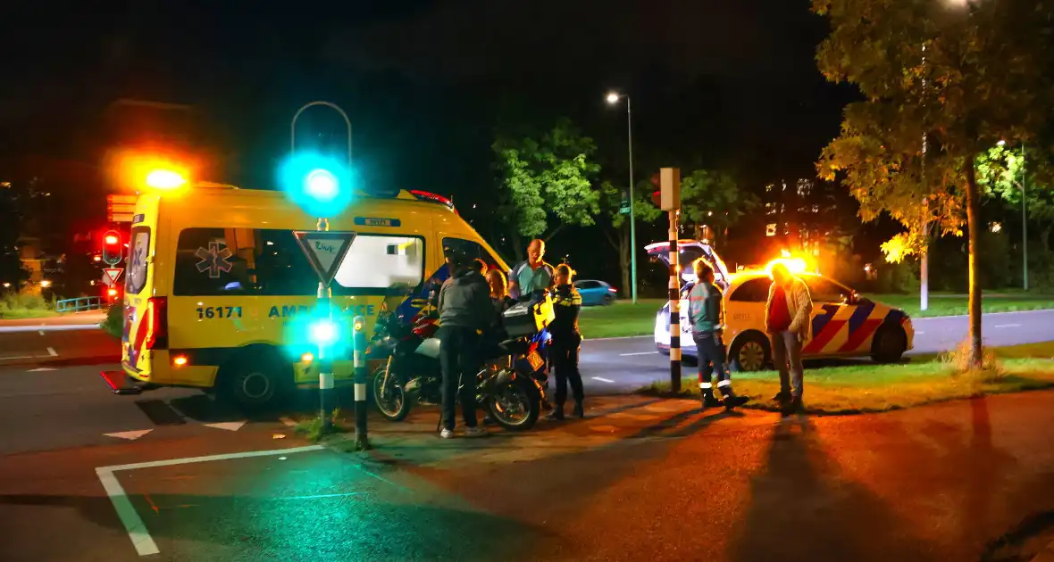 Motorrijder en fietser in botsing bij verkeerslicht - Foto 5