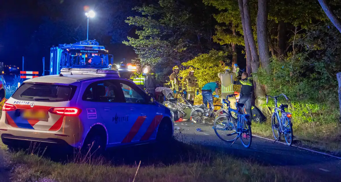 Meerdere gewonden bij botsing tussen scooter en fietsers