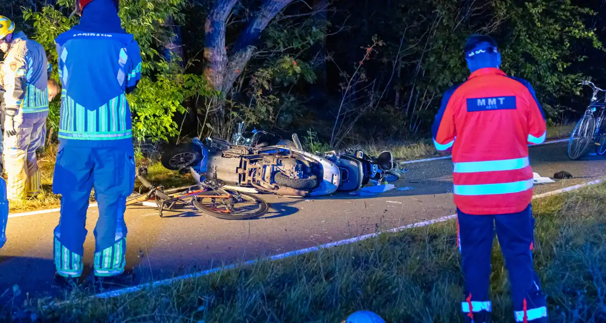 Meerdere gewonden bij botsing tussen scooter en fietsers - Foto 1