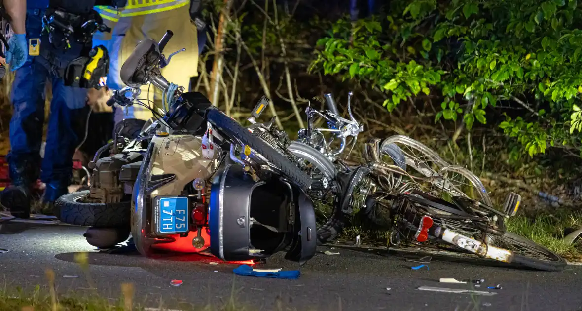 Meerdere gewonden bij botsing tussen scooter en fietsers - Foto 11