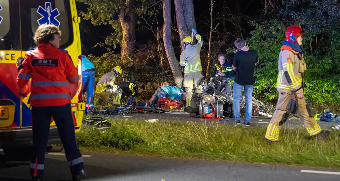 Meerdere gewonden bij botsing tussen scooter en fietsers - Foto 12