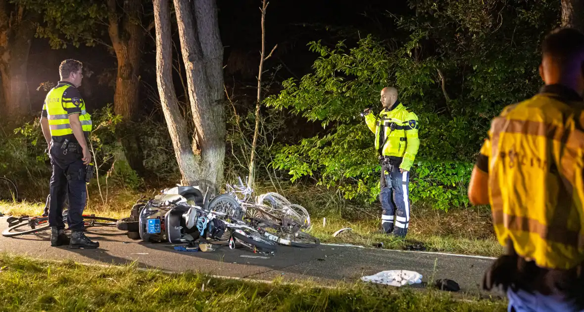 Meerdere gewonden bij botsing tussen scooter en fietsers - Foto 3