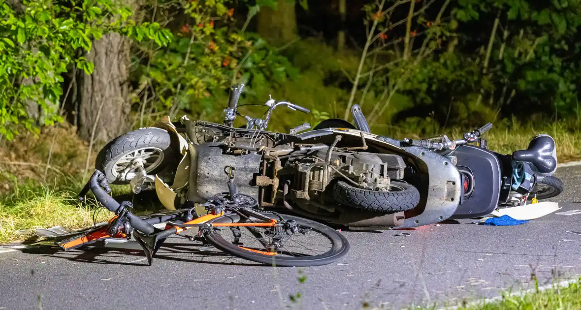 Meerdere gewonden bij botsing tussen scooter en fietsers - Foto 6