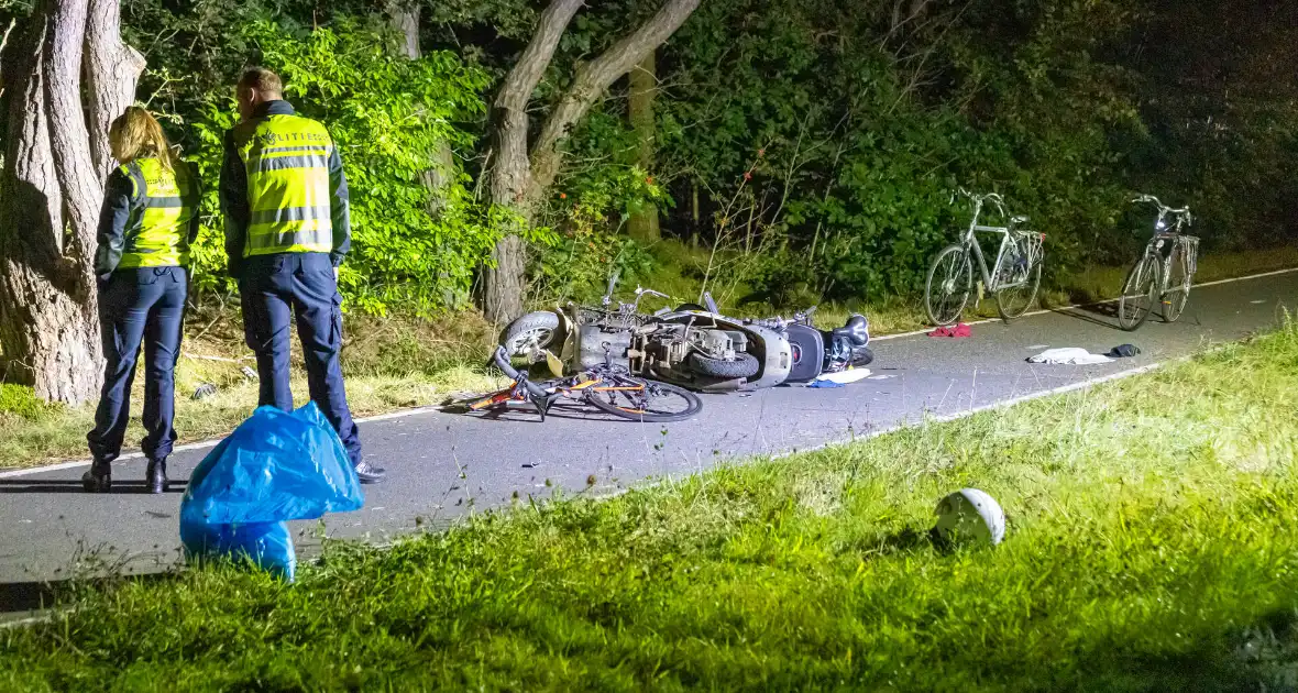 Meerdere gewonden bij botsing tussen scooter en fietsers - Foto 7