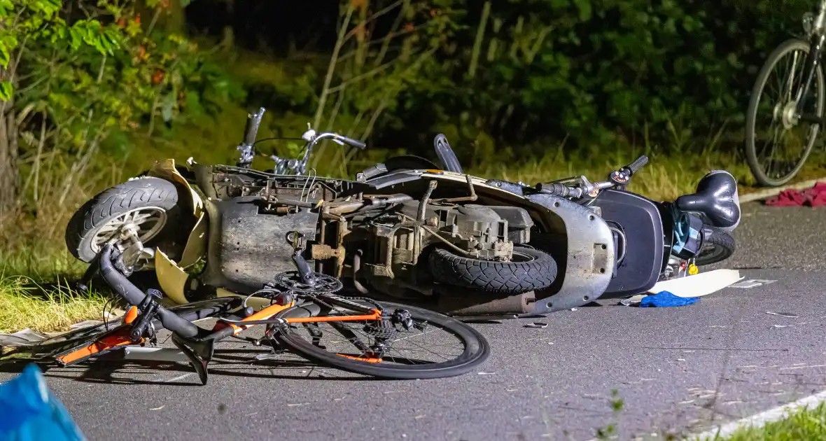 Meerdere gewonden bij botsing tussen scooter en fietsers - Foto 8