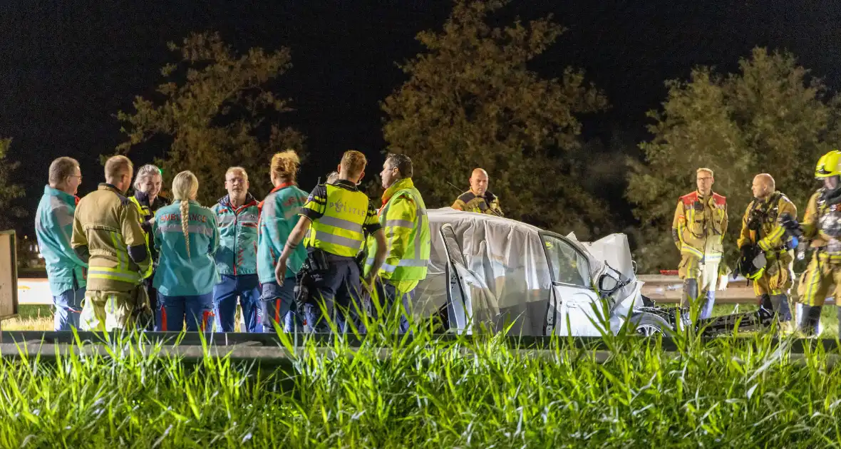 Dodelijk ongeval na botsing met vrachtwagentrailer - Foto 12