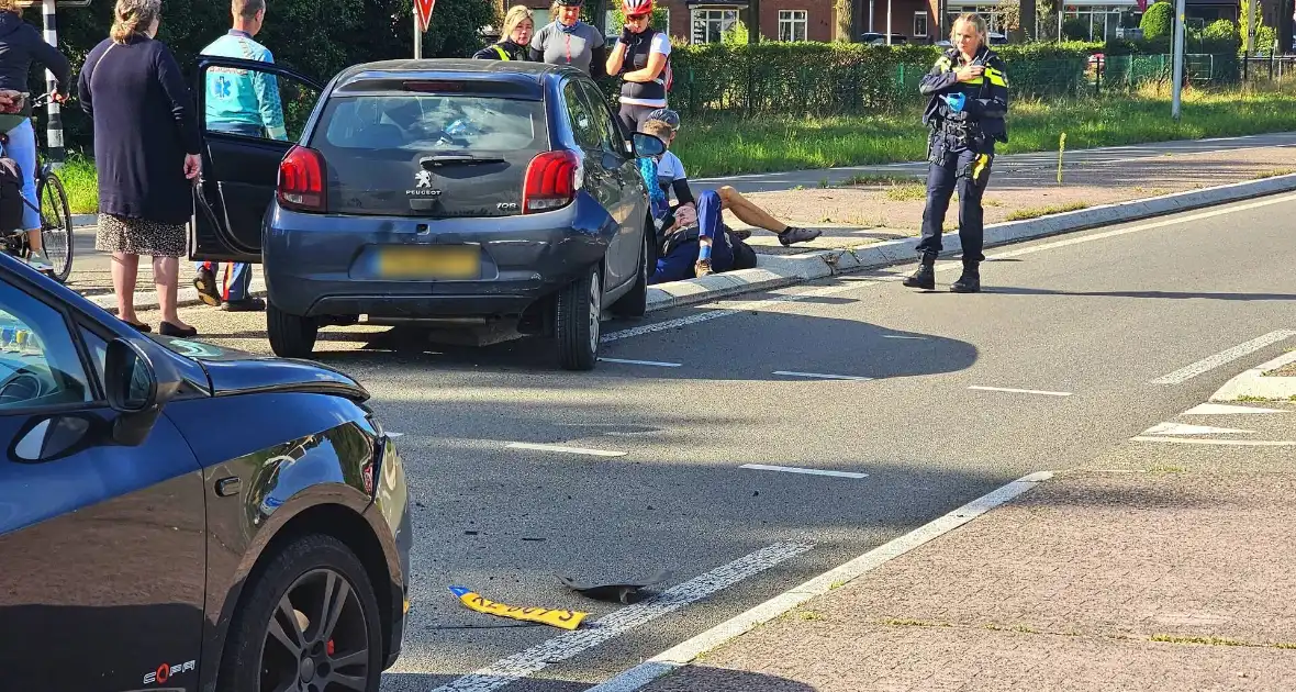 Persoon in scootmobiel gewond bij aanrijding met auto - Foto 1