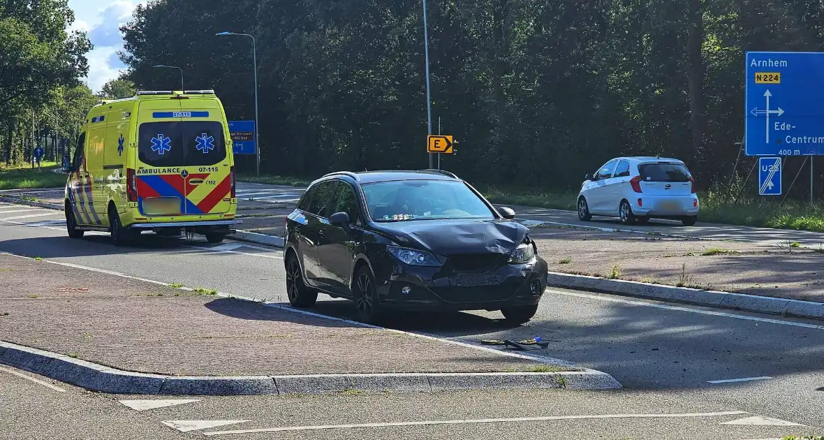 Persoon in scootmobiel gewond bij aanrijding met auto - Foto 2