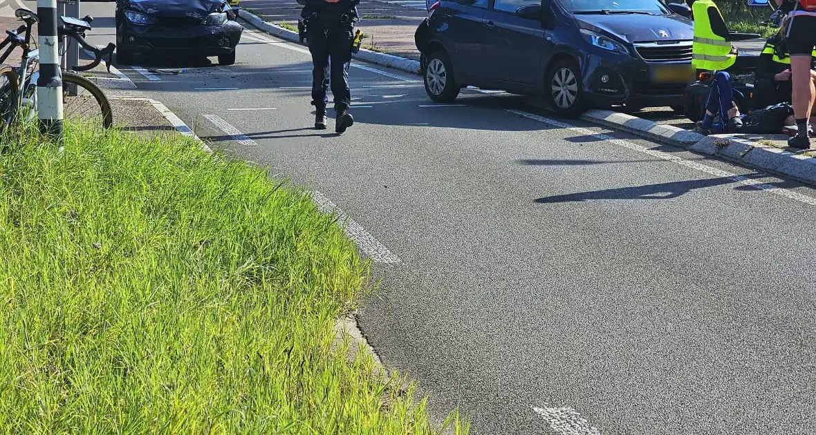 Persoon in scootmobiel gewond bij aanrijding met auto - Foto 3