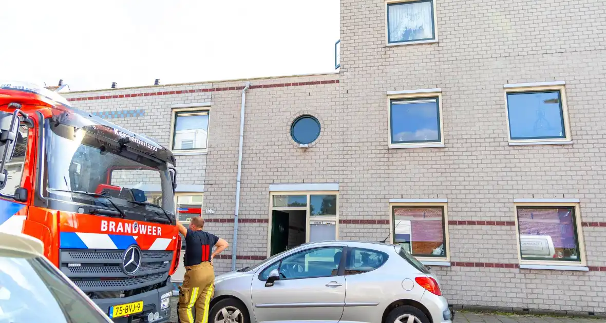 Oplettende buren merken afgaande rookmelder op, bewoners in slaap gevallen - Foto 2