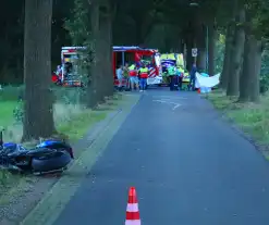 Motorrijder meters weggeslingerd bij ongeval