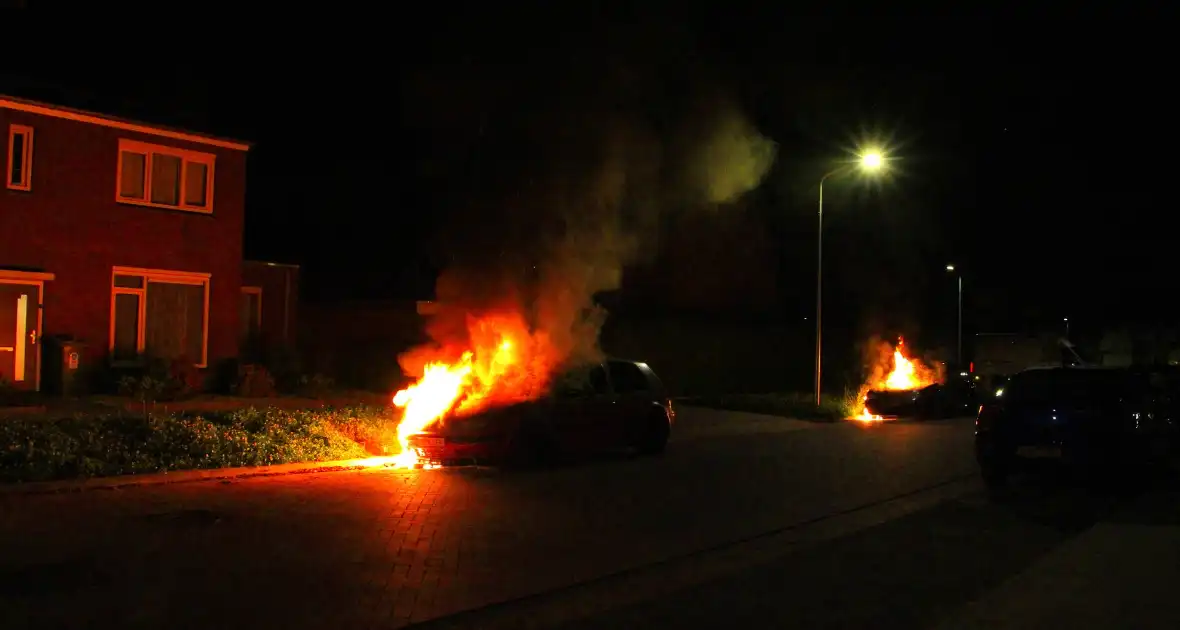 Tweetal auto's in brand gestoken - Foto 11